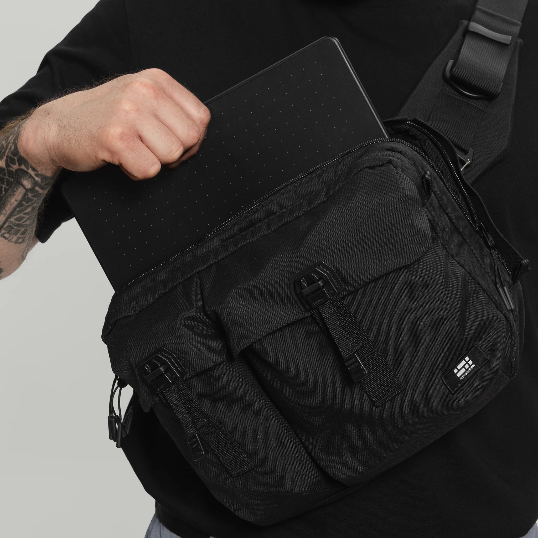 3CH0 2 Pockets Waist Bag Gen.1 RD-3CH02PWB_GEN.1 BLACK - Image 6