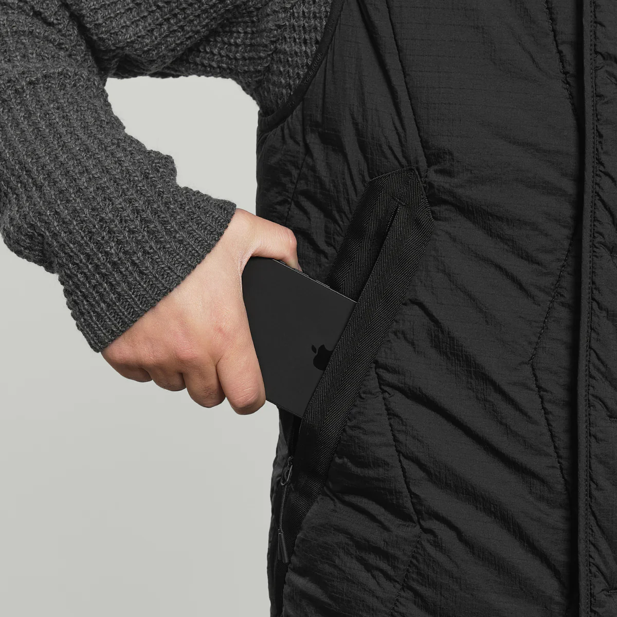 Diagonal Pocket Vest Gen.1 RD-DGNLPV_GEN.1 (FW25) BLACK - Image 9